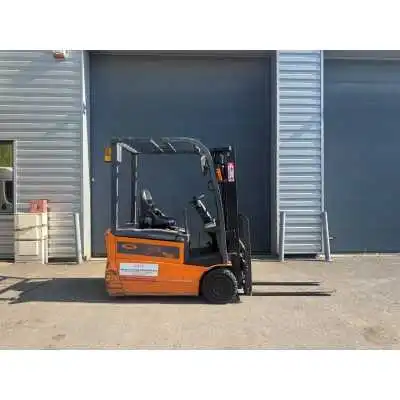 Chariot élévateur électrique Lithium d'occasion EP - EFL302