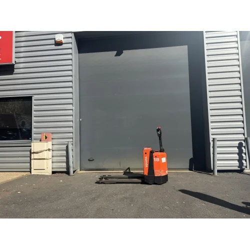 Transpalette électrique d'occasion 1800 kg TOYOTA