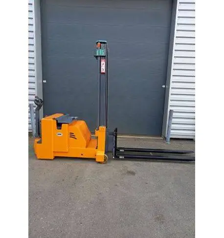 Gerbeur en porte à faux 715 FS 1500 kg