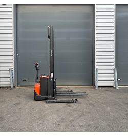 Gerbeur 1200 kg d'occasion longerons encadrants Toyota