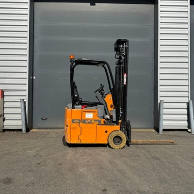 Chariot élévateur électrique 1 000 kg d'occasion OMG