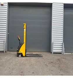 Gerbeur 1200 kg 3500 mm d'occasion Lifter